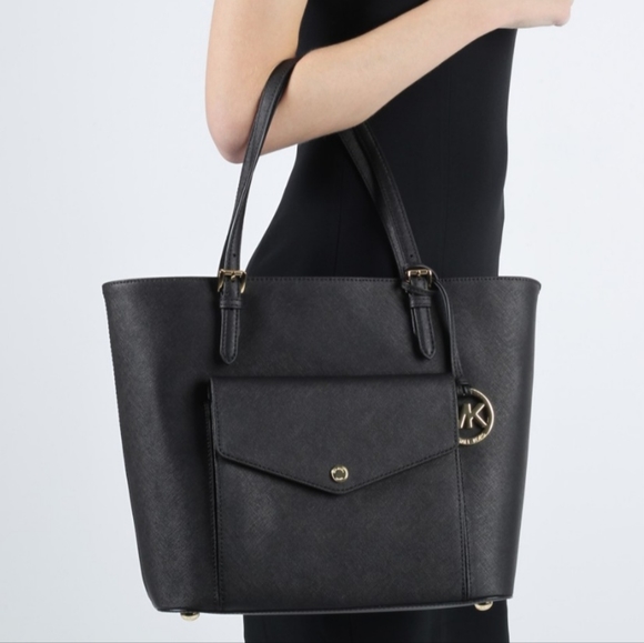 Michael Kors Handbags - 👽Michael Kors Saffiano Leather Black Jet Set Tote Bag.